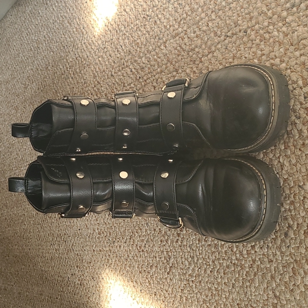 Combat boots